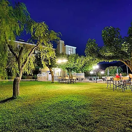 Ionis Hotel 2*
